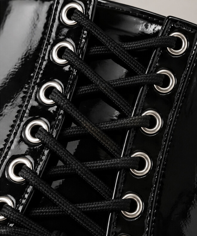 Lace-up closure detail
